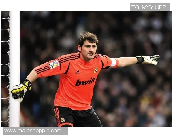 足球场上风光无限，顶级球星的女友们如何闪耀人生？